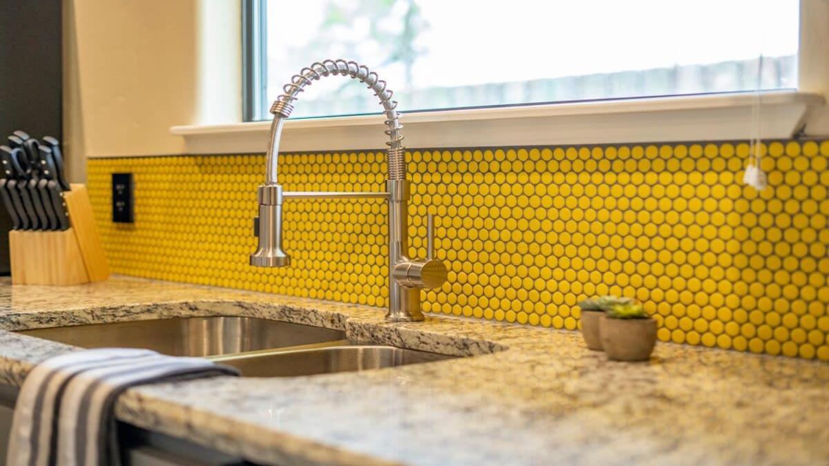 Blumenhaus Sleeps 6 Full Kitchen Plus Hot Tub Fredericksburg Exterior foto